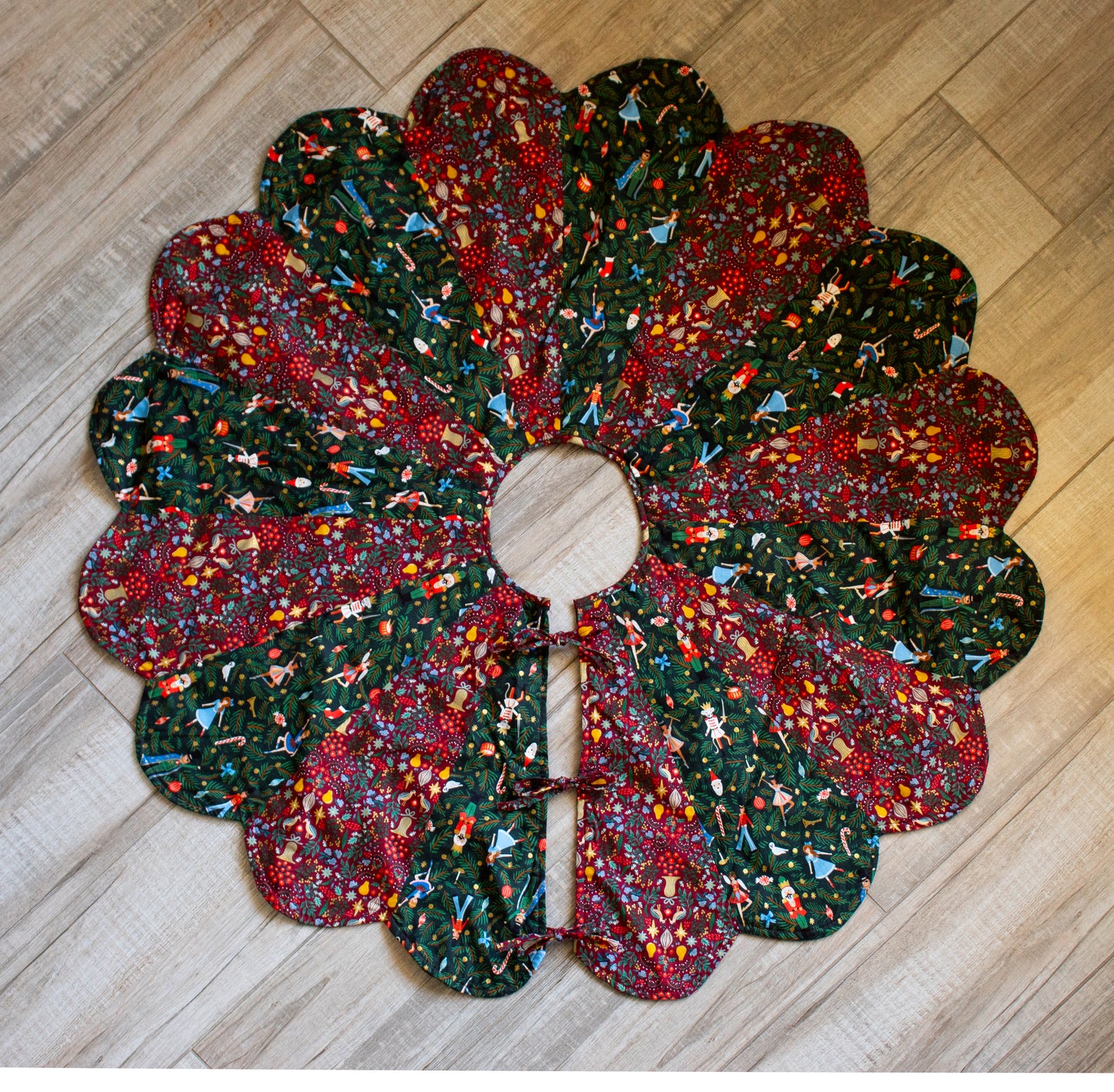 Scalloped Tree Skirt