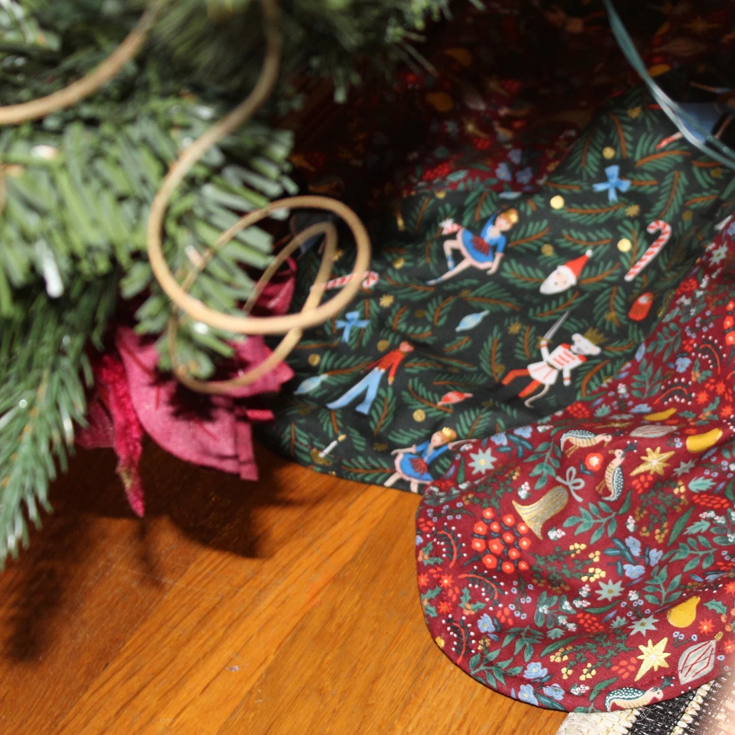 Scalloped Tree Skirt