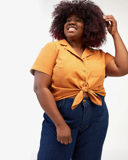 picture of a person wearing the short sleeve tie view of gilbert shirt